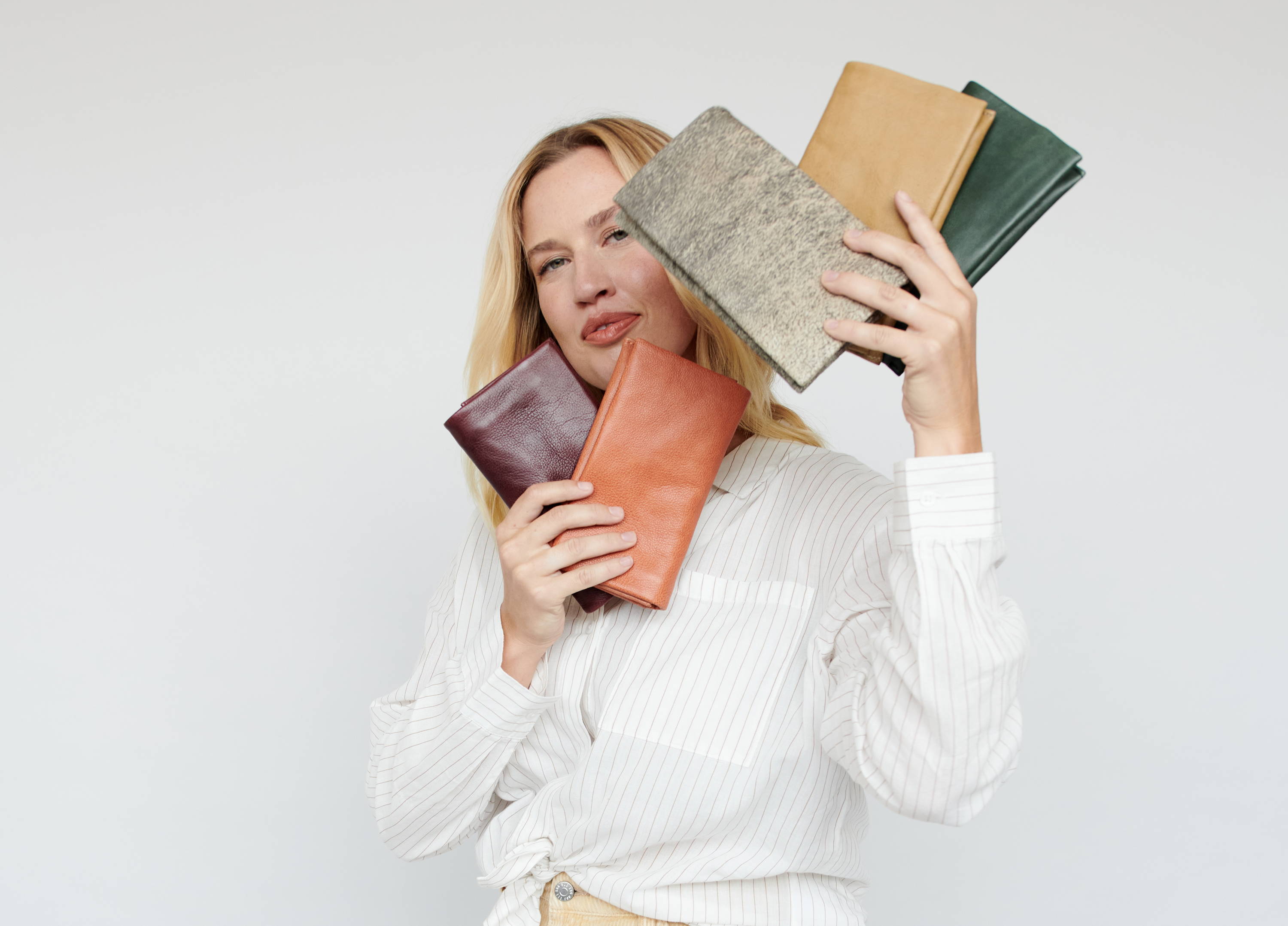 Holiday Gift Guide 2021: 8 Versatile Leather Goods We're Gifting This Year