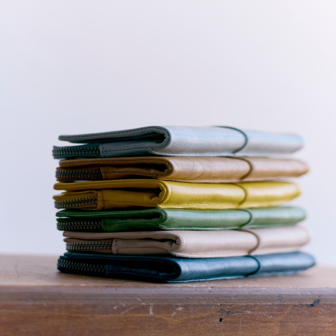 Handmade Leather Purses: Artisanal Craft, Timeless Gift Idea