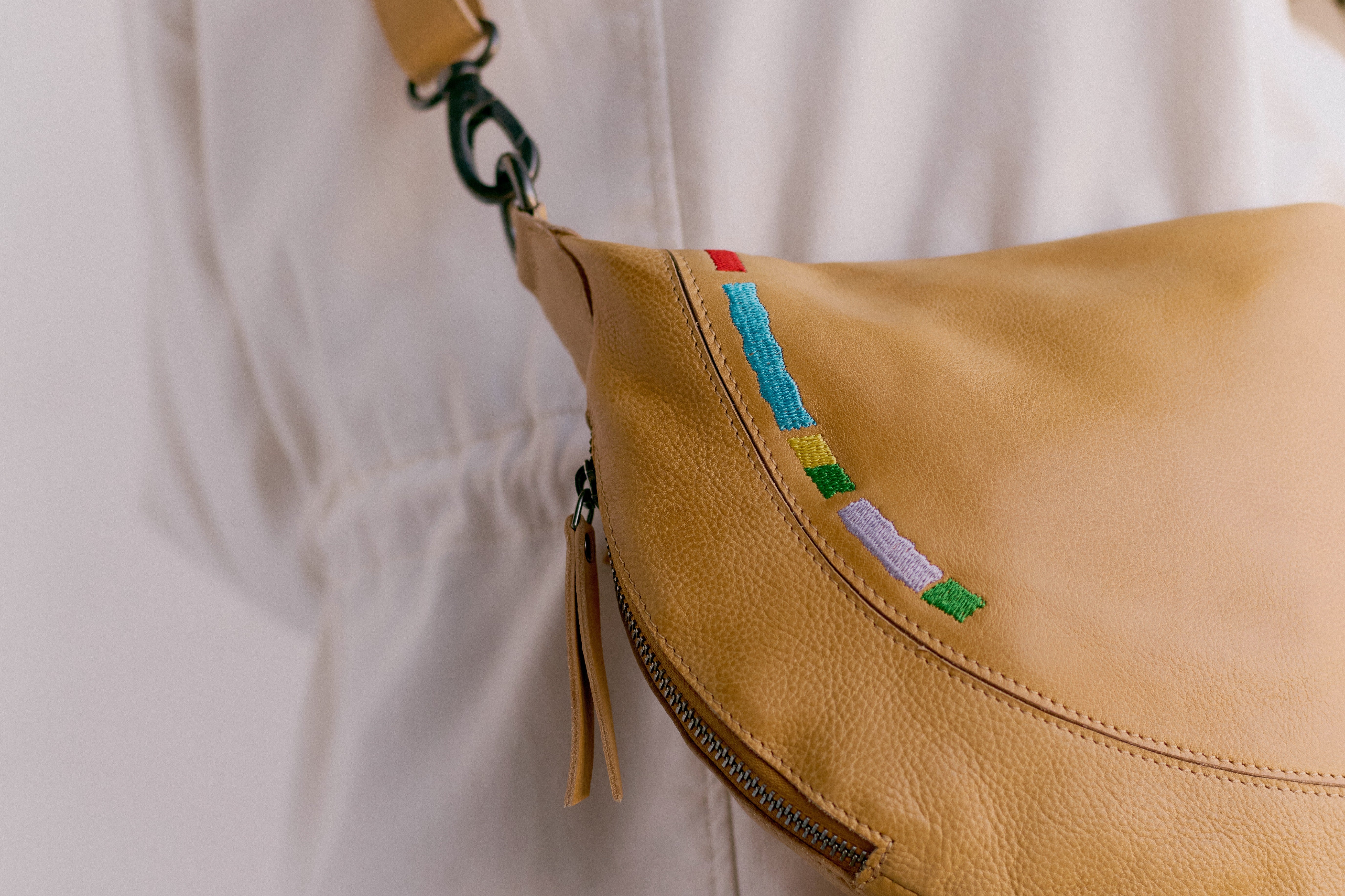 Camel full-grain leather crossbody bag – Latico Leathers