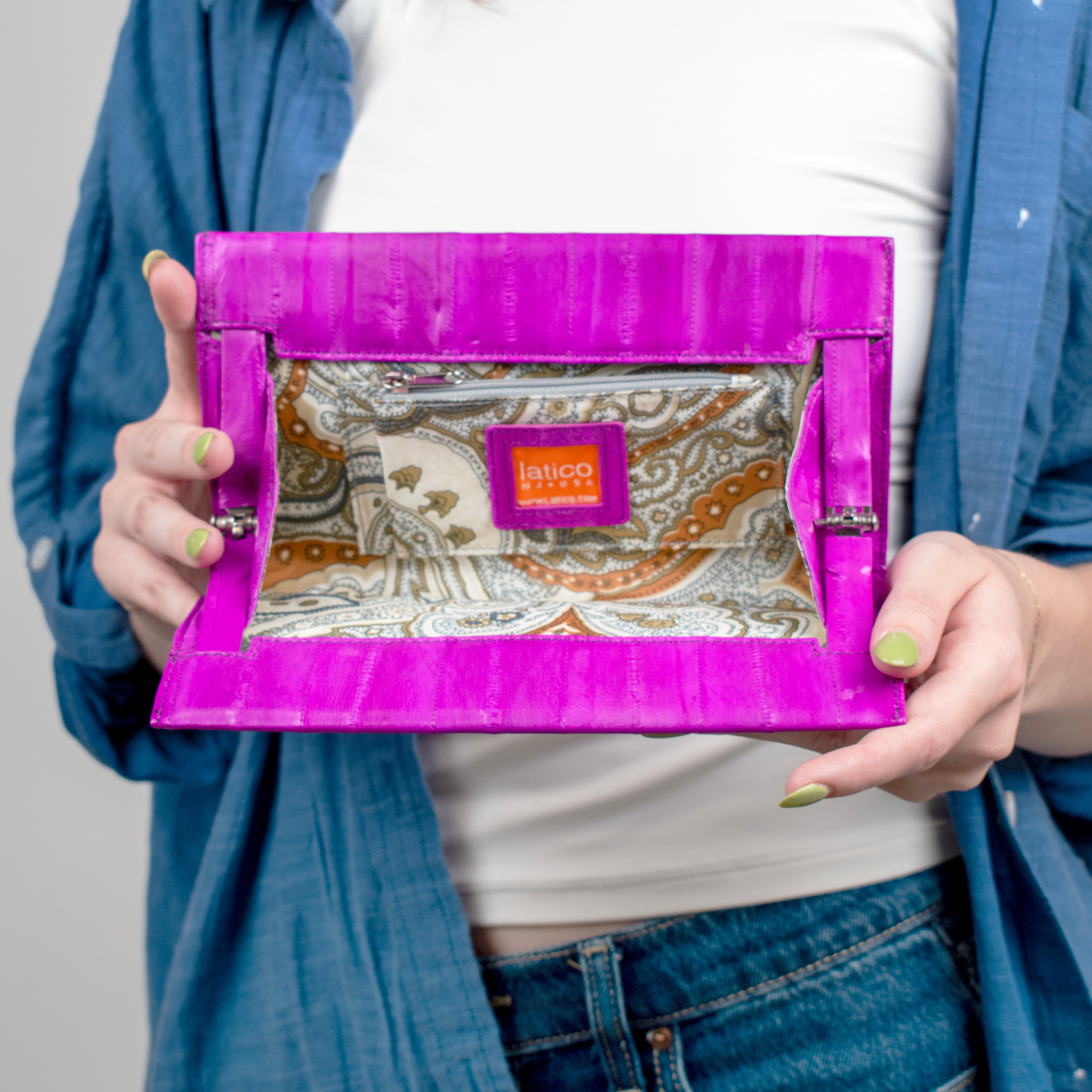 Eel-ectricity Wallet in Fuschia