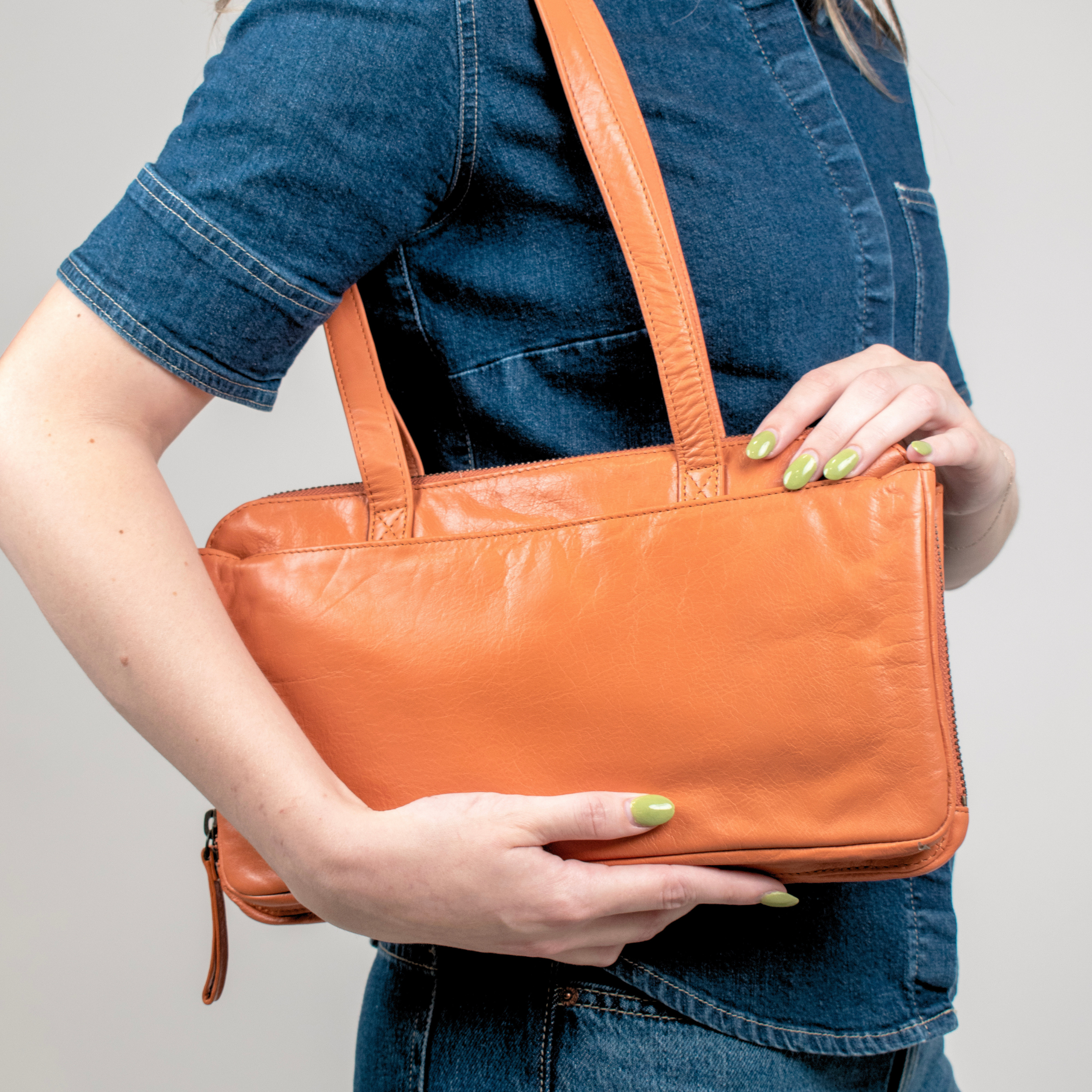 Gillian Leather Shoulderbag