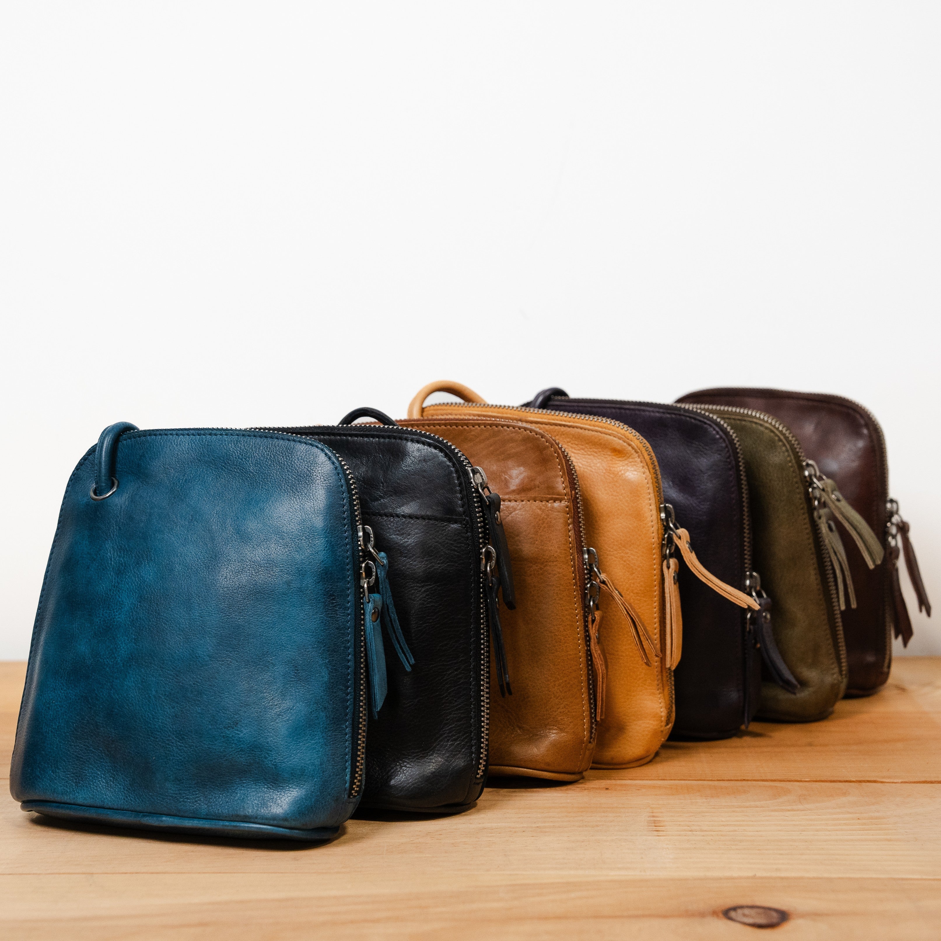 【美品】Oribianco leather bag Black Aria Recycled Vegan Leather Shoulder Bag | Melie Bianco