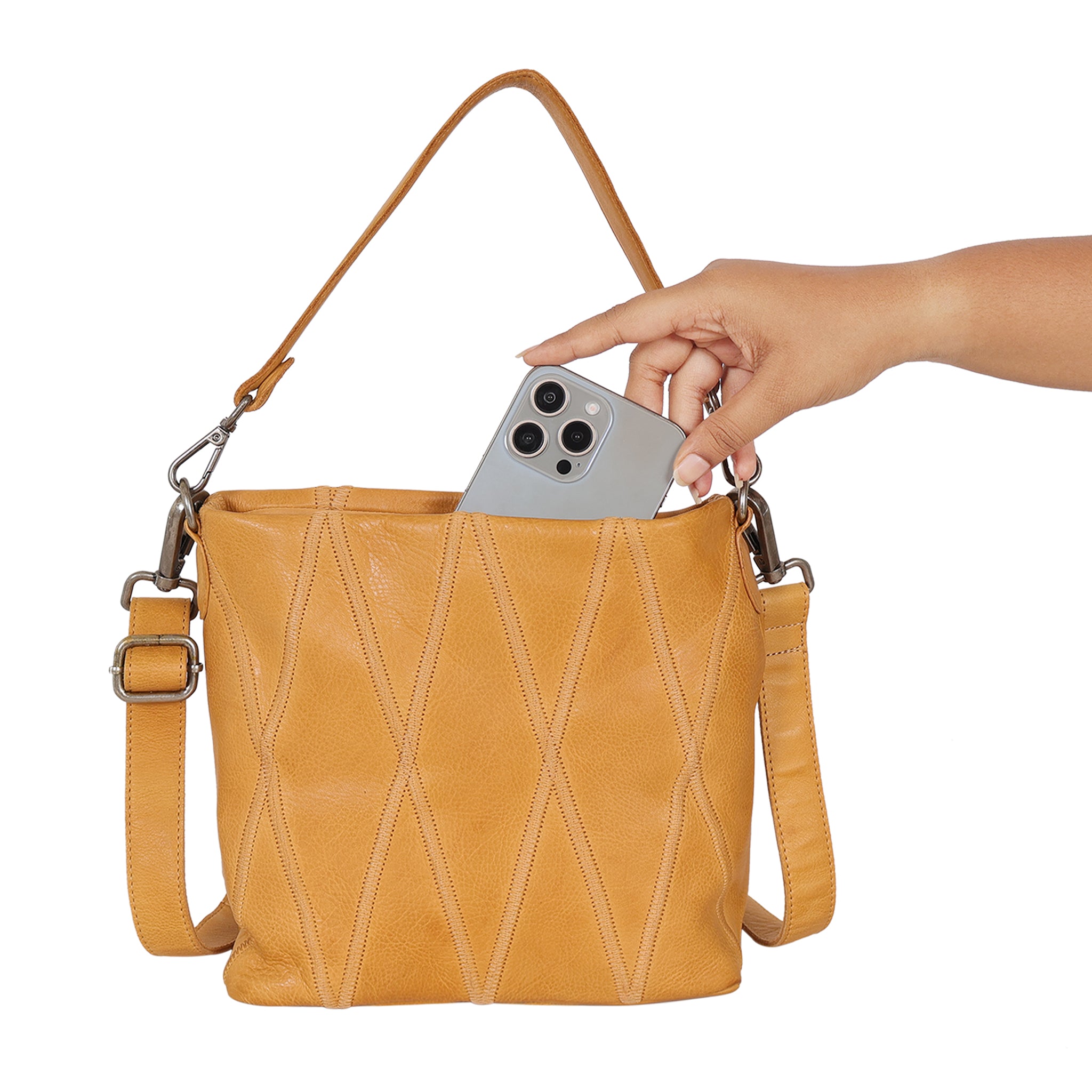 バッグ LATINA Ivy Diamond-Stitch Leather Crossbody Bag | Free Shipping | Latico