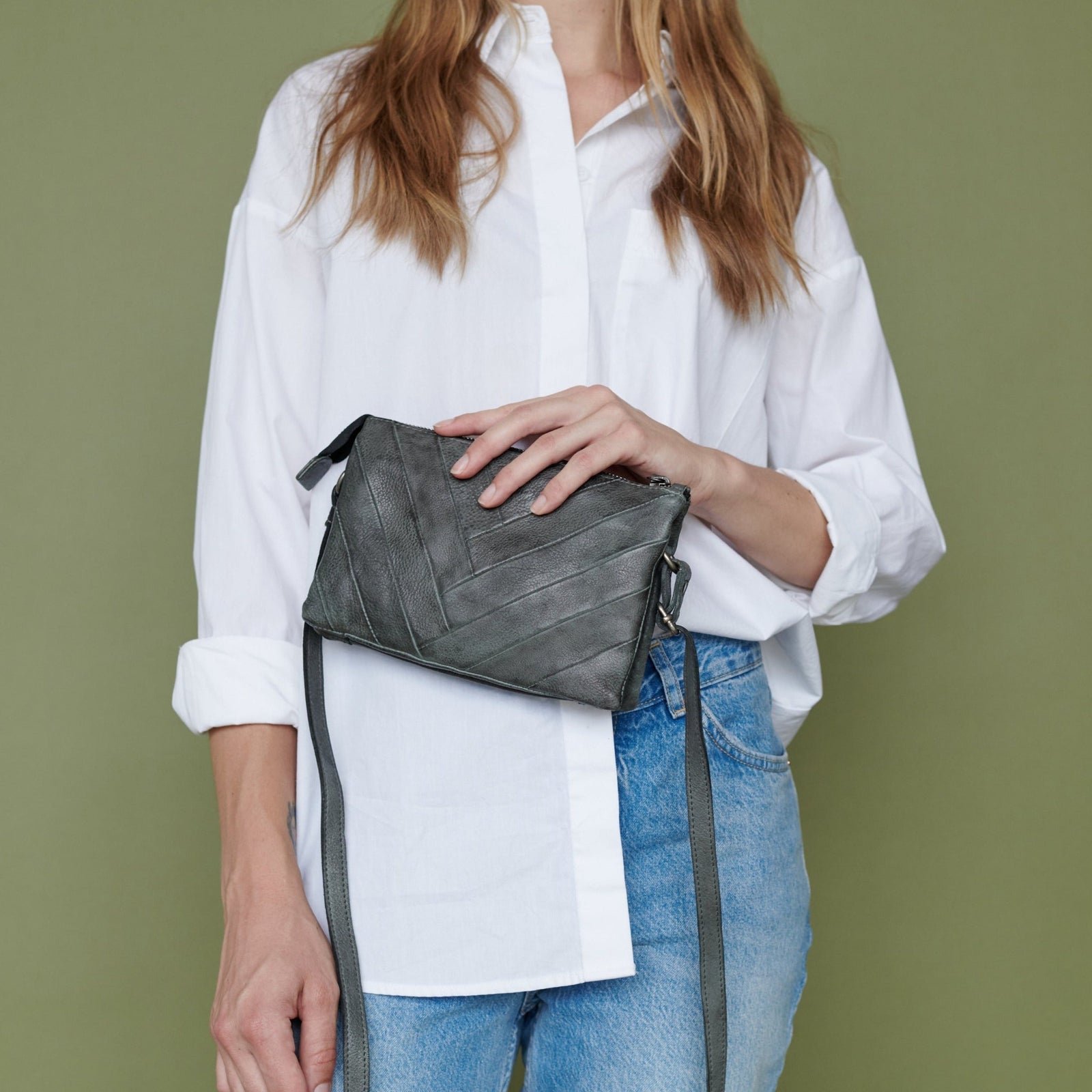 QUILTED CROSS BAG CHARCOAL - coyseio